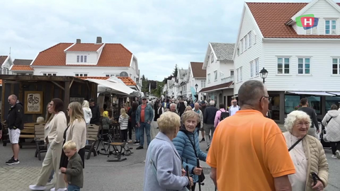 (+) Fire årstider og en festival 