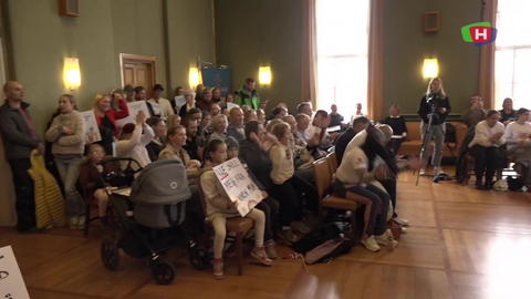 – Når vi ikke får barn, kan vi ikke sitte med skoler med tomme klasserom 